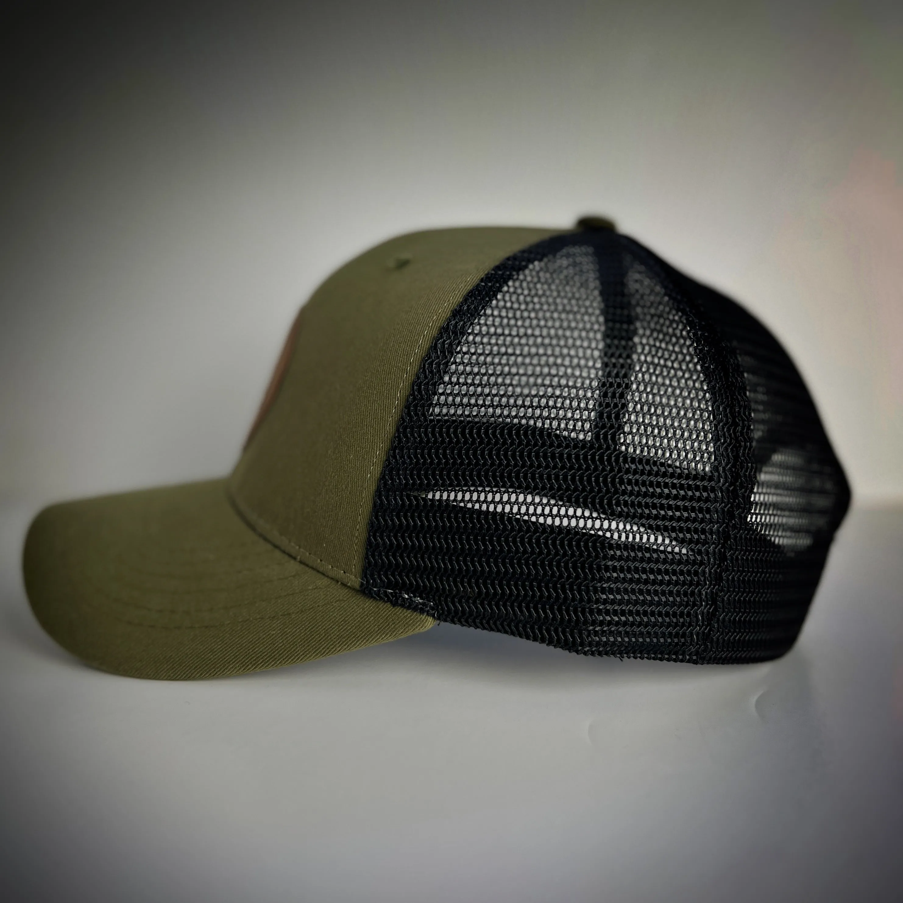 Fin Up Signature Trucker - Khaki & Black